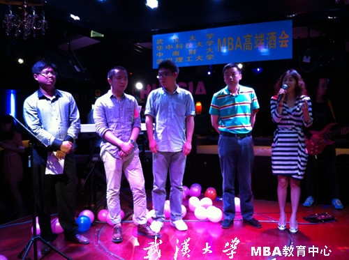 四校MBA聯(lián)合會負(fù)責(zé)人正在答謝致辭_副本.jpg